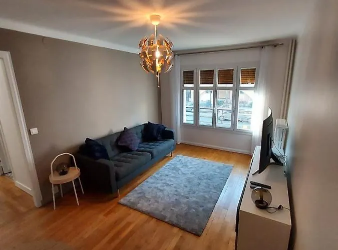 Bel Appartement 2 Pieces, Sortie De Metro Ligne 8