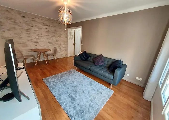 Bel Appartement 2 Pieces, Sortie De Metro Ligne 8